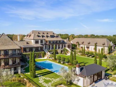 Details Of Top 10 Advantages of Lake Front October Compound