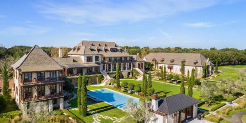 تعرف بالتفصيل على أبرز 10 مميزات لكمبوند ليك فرونت أكتوبر