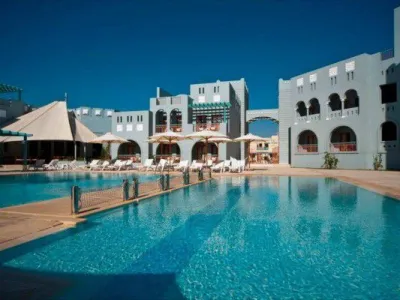 فنادير باي