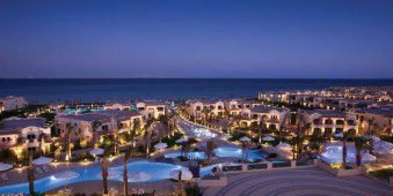 أين تقع قرية لافيستا السخنة؟