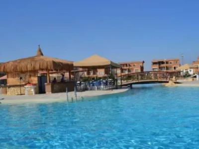 أين تقع قرية مارينا وادي دجلة؟