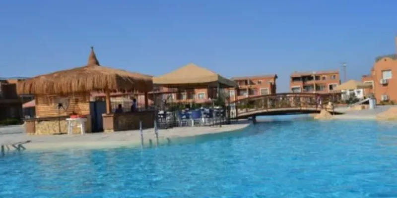 أين تقع قرية مارينا وادي دجلة؟