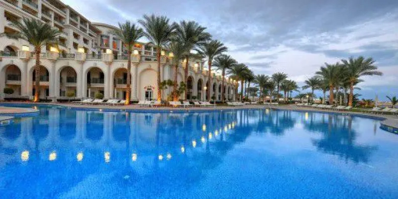 What Are The Most Important Features And Flaws of Stella Di Mare Resort?