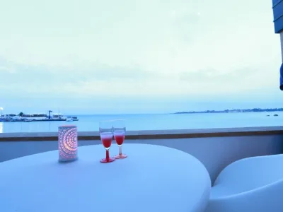 ما هي المميزات التي تجعل وايت باي من أهم منتجعات الساحل الشمالي؟