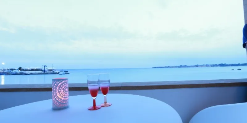What are the features that make White Bay one of the major resorts in north coast?