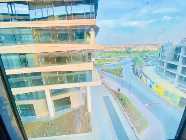 بمساحة 174 متراً محل للبيع في ذا بوليجون