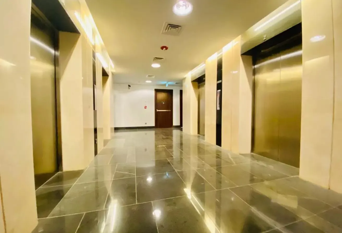 بمساحة 174 متراً محل للبيع في ذا بوليجون