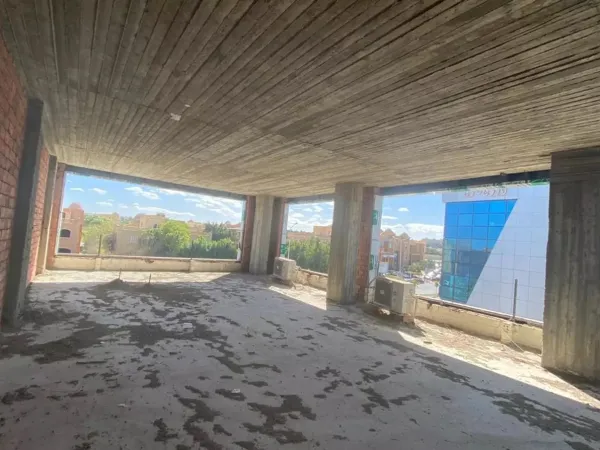 محل 95م في الشيخ زايد