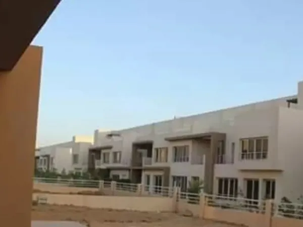 باقل من سعر السوق، تاون هاوس في جراند هايتس 292 م نصف تشطيب