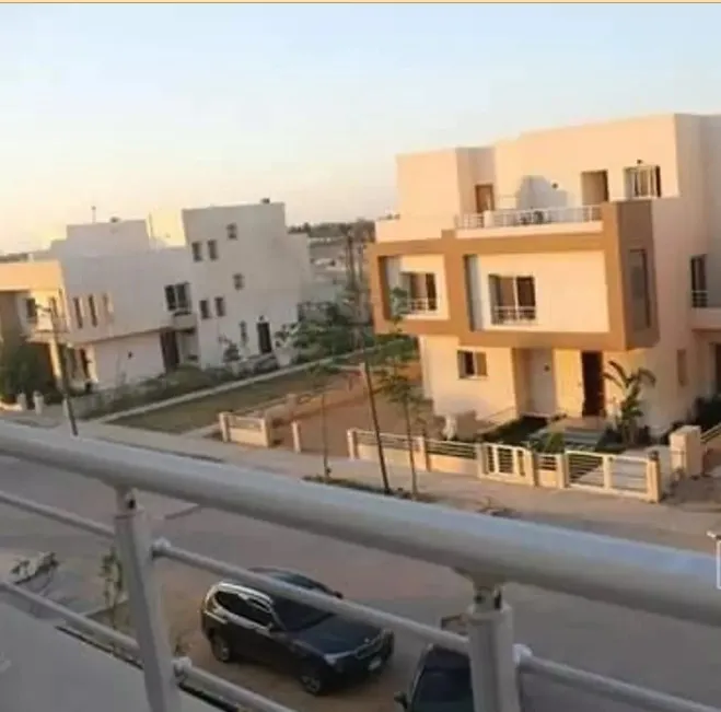 باقل من سعر السوق، تاون هاوس في جراند هايتس 292 م نصف تشطيب