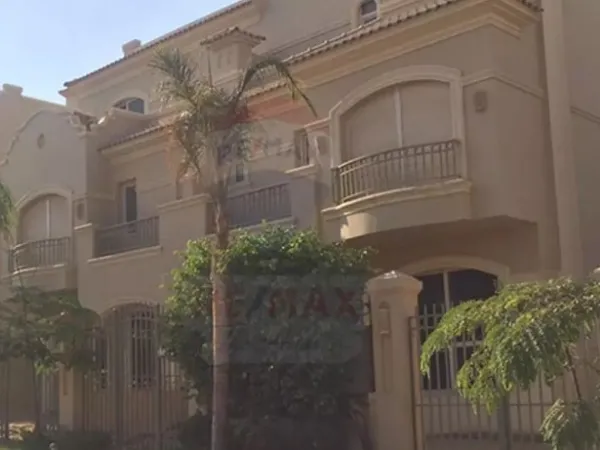 تاون هاوس للبيع في كمبوند الباتيو 6 أكتوبر بمساحة 190 متر