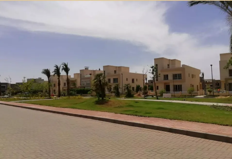 بسعر مغري تاون هاوس 283 م في جراند هايتس 6 أكتوبر فيو رائع
