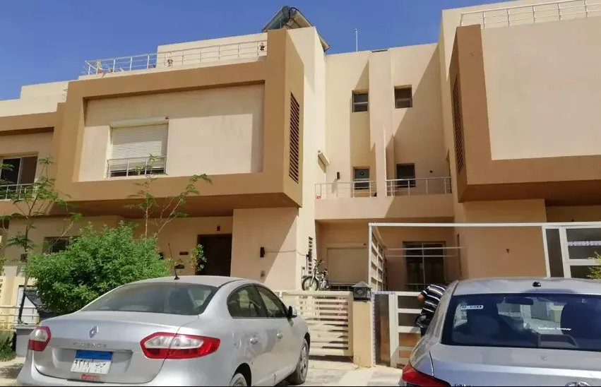 بسعر مغري تاون هاوس 283 م في جراند هايتس 6 أكتوبر فيو رائع