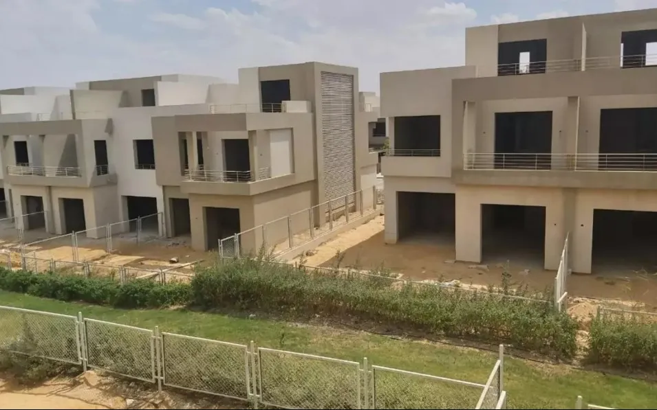 بمساحة 356 متر تاون هاوس للبيع في وودفيل