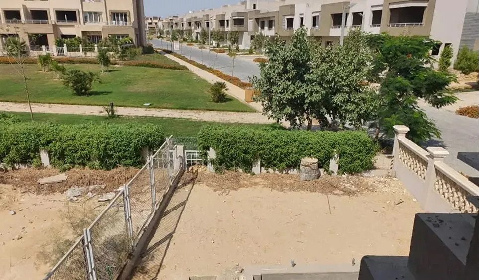 عرض متميز تاون هاوس 245 متر للبيع في كمبوند جولف إكستنشينز بموقع مميز