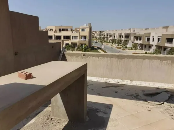 عرض متميز تاون هاوس 245 متر للبيع في كمبوند جولف إكستنشينز بموقع مميز