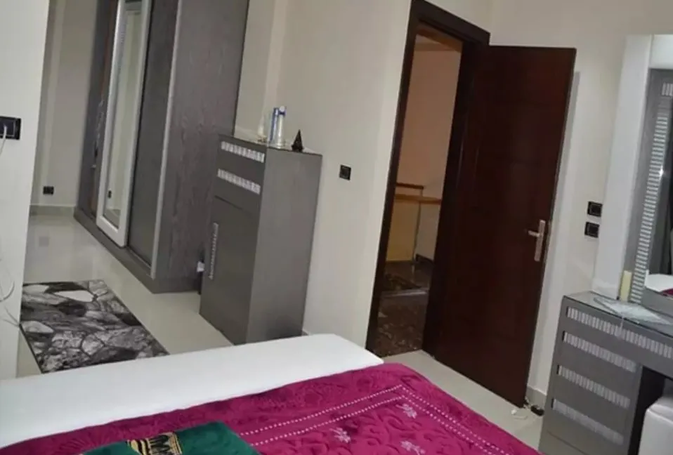 أغتنم فرصة السكن الراقى بأكتوبر كمبوند ريحانه تشطيب الترا لوكس ومساحة 240 متر