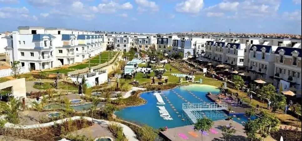 للبيع بأرقي كمبوندات 6 أكتوبر كمبوند ماونتن فيو تشيل أوت بارك بمساحة 185 متر