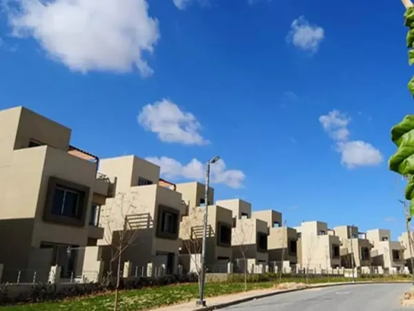 بالتقسيط على 10 سنوات امتلك تاون هاوس في كمبوند جولف إكستينشنز بمساحة 275 متر