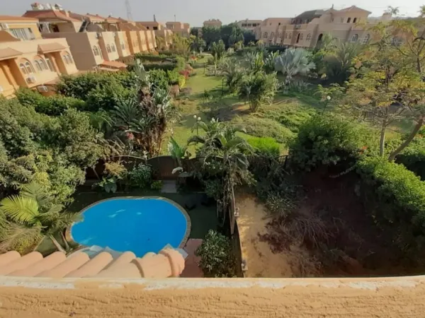 باقل من سعر السوق، تاون هاوس في كمبوند ويست هايتس 300 م تشطيب كامل