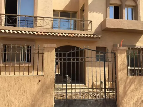 تاون هاوس بحديقة 150 متر ومساحة 350 متر في كمبوند ريحانه