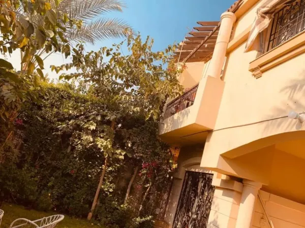 تاون هاوس رائع  320 م للبيع في موقع مميز جدا داخل كمبوند داره جاردنز