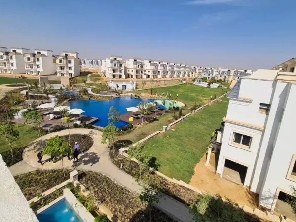 تاون هاوس للبيع 205م كمبوند ماونتن فيو ICity بتسهيلات فى السداد