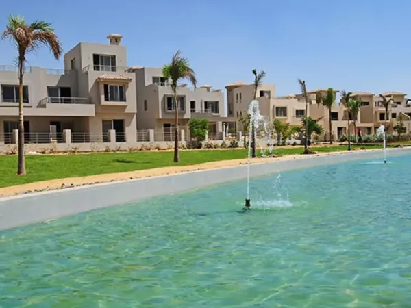 تاون هاوس لقطة للبيع 313 م في كمبوند جولف إكسيتنشنز بسعر خيالي