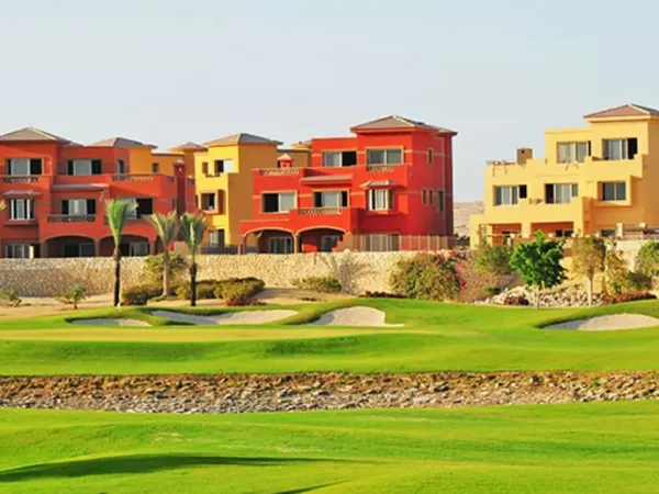 باقل من سعر السوق، تاون هاوس في Golf-Views 360 م بدون تشطيب