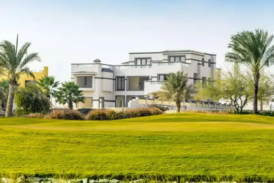 باقل من سعر السوق، تاون هاوس في Golf-Views 360 م بدون تشطيب
