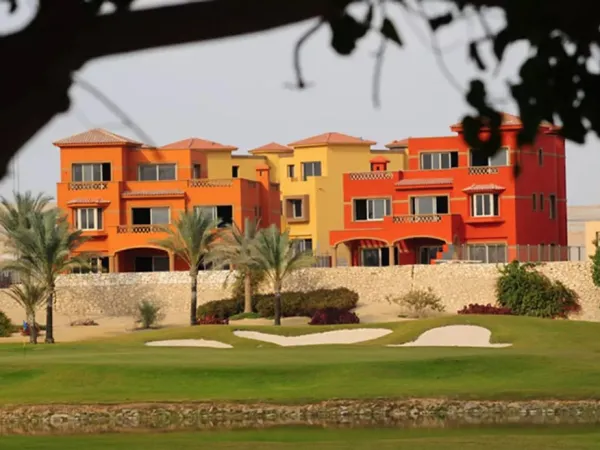 اميز تاون هاوس للبيع بكمبوند جولف فيوز بالم هيلز بمساحة 330 متر