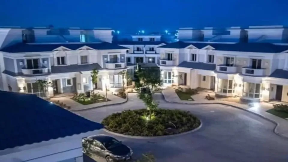 عرض متميز تاون هاوس 290 متر للبيع في كمبوند Mountain View October Parkبموقع مميز