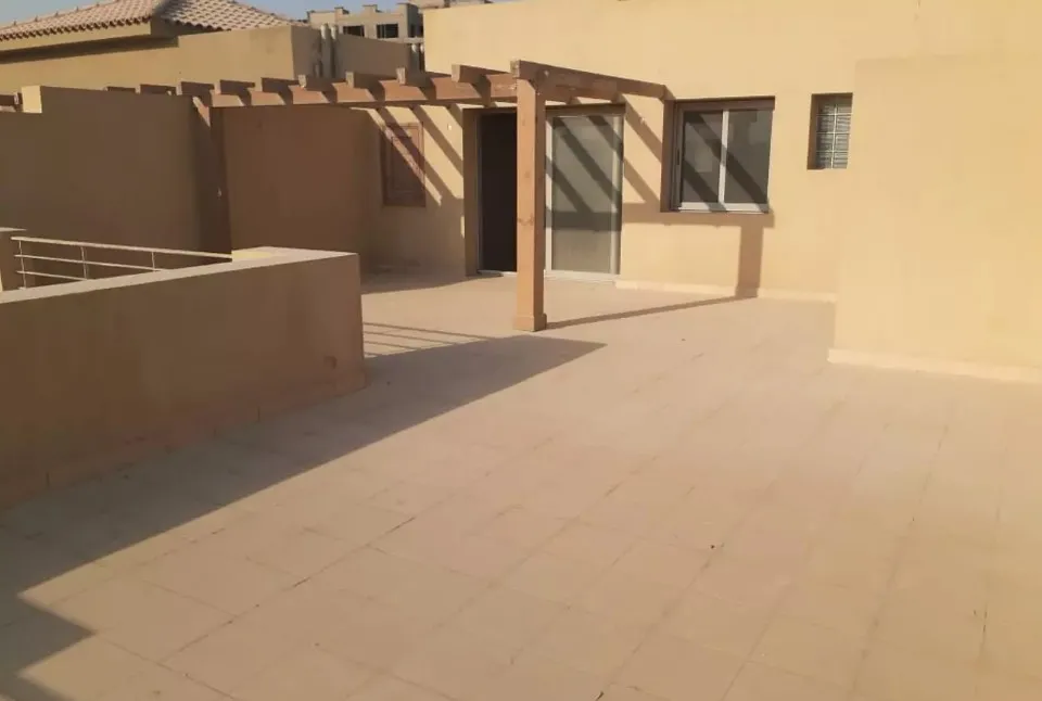 تاون هاوس لقطة للبيع 350 م في كمبوند Golf Views بسعر خيالي