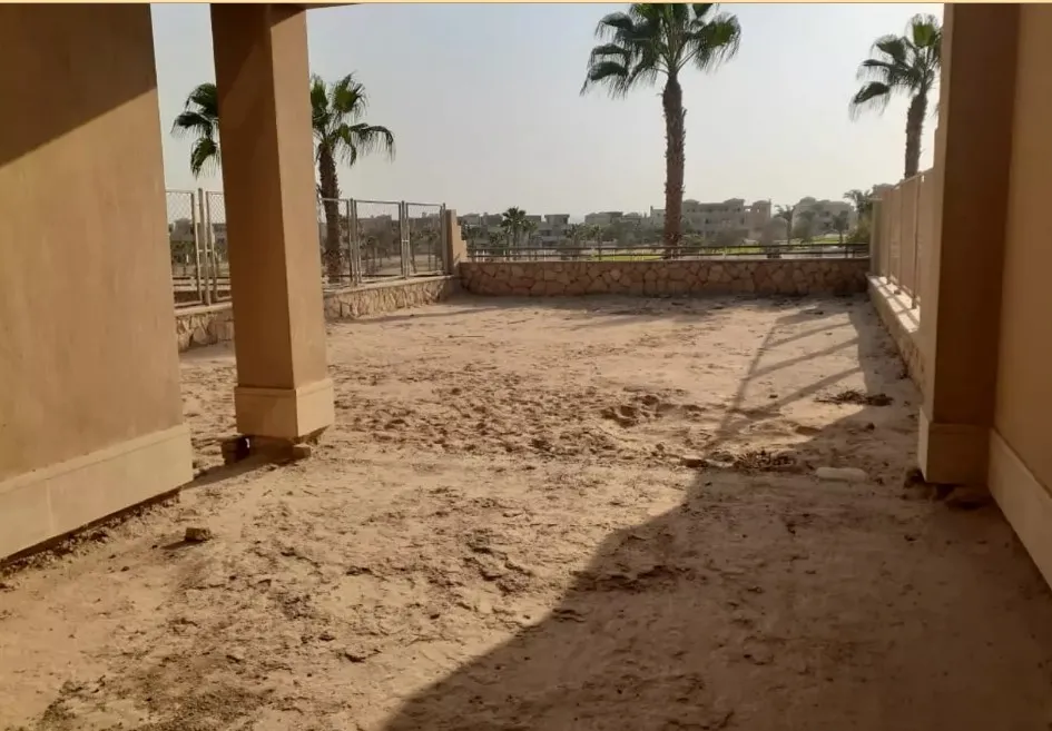 تاون هاوس لقطة للبيع 350 م في كمبوند Golf Views بسعر خيالي