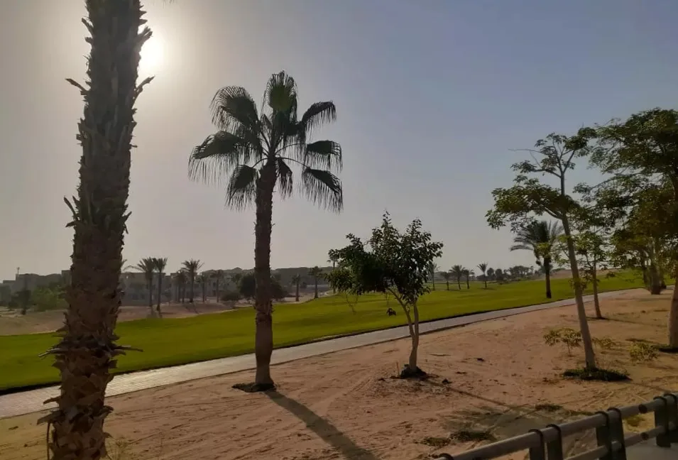 تاون هاوس لقطة للبيع 350 م في كمبوند Golf Views بسعر خيالي