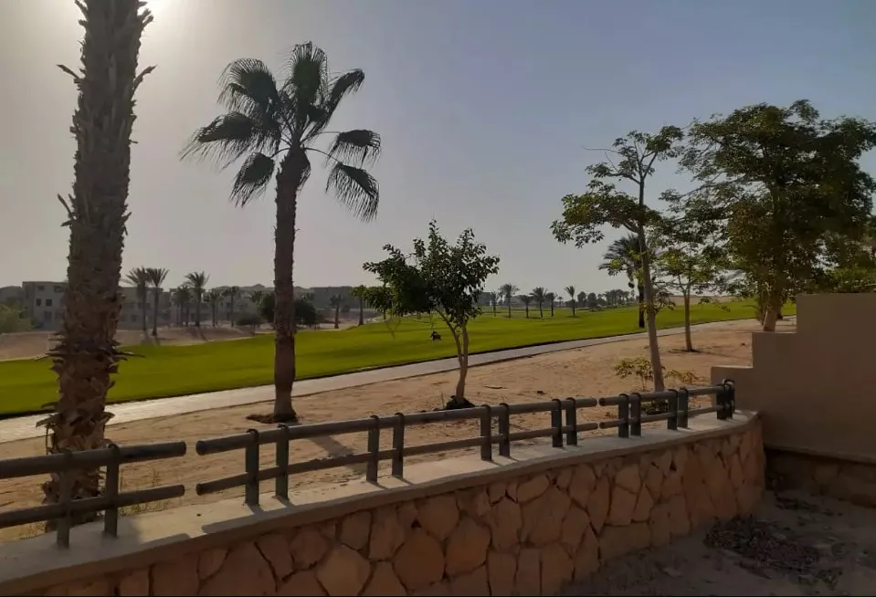 تاون هاوس لقطة للبيع 350 م في كمبوند Golf Views بسعر خيالي