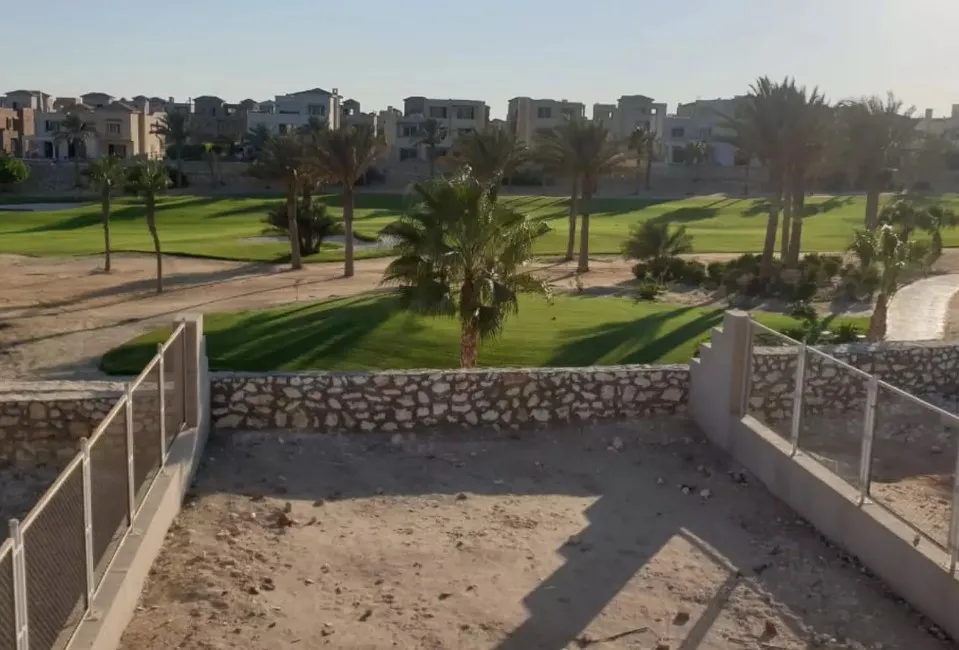 سارع بالحجز في ماونتن فيو كمبوند جولف فيوز تاون هاوس تبدأ مساحاته من 450 متر