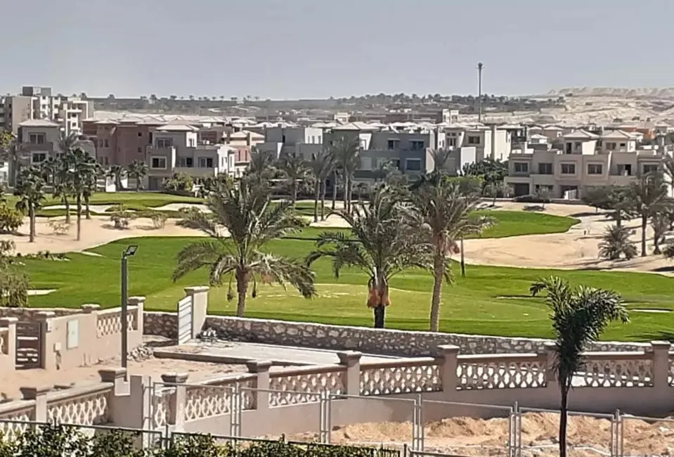 سارع بالحجز في ماونتن فيو كمبوند جولف فيوز تاون هاوس تبدأ مساحاته من 450 متر