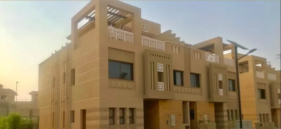 بسعر مغري تاون هاوس 252 م في كمبوند جرين 4 أكتوبر فيو رائع