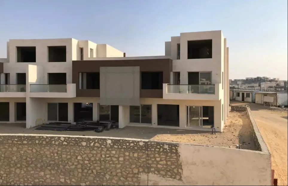 تاون هاوس تسليم فوري 382 م في كمبوند سولايا 6 أكتوبر