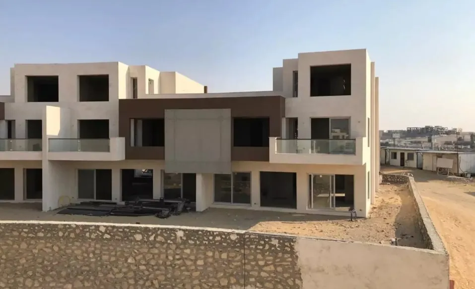 تاون هاوس تسليم فوري 382 م في كمبوند سولايا 6 أكتوبر