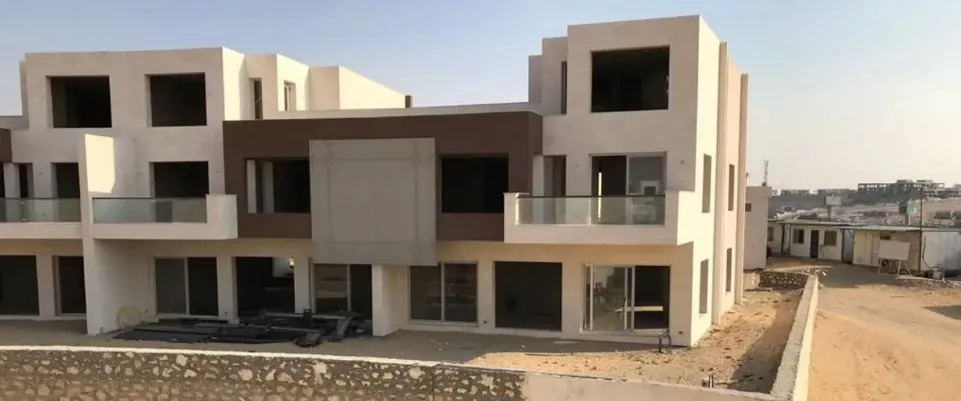 تاون هاوس تسليم فوري 382 م في كمبوند سولايا 6 أكتوبر