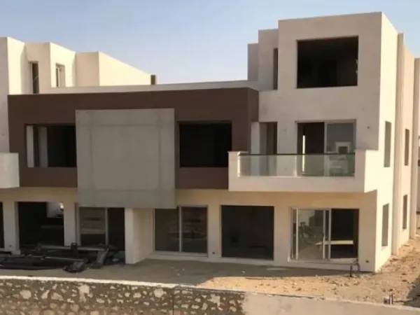 تاون هاوس تسليم فوري 382 م في كمبوند سولايا 6 أكتوبر