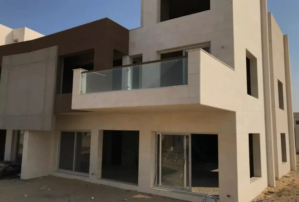 تاون هاوس تسليم فوري 382 م في كمبوند سولايا 6 أكتوبر