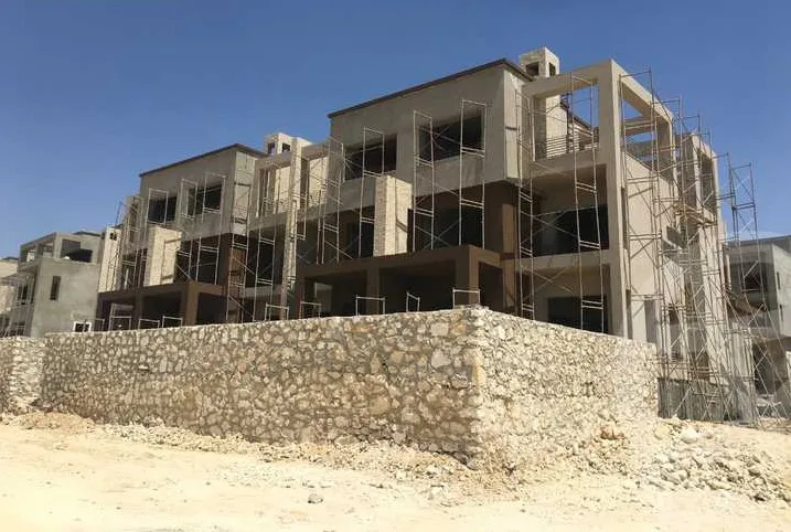 عرض متميز تاون هاوس 256 متر للبيع في كمبوند نيو جيزة 6 أكتوبر بموقع مميز