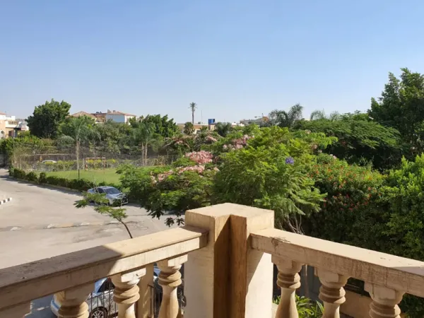 توين هاوس للبيع في مون لاند 300 متراً