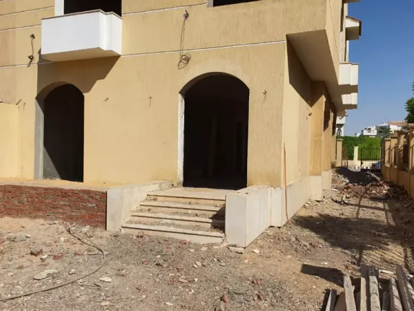 بمساحة 310 متراً توين هاوس للبيع في مون لاند