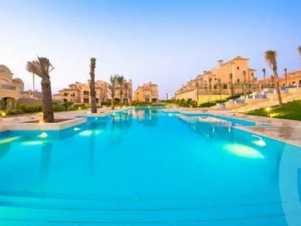 استلام فوري لتاون هاوس في كمبوند الباتيو 6 بمساحة 208 متر