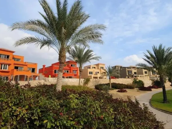 إمتلك تاون هاوس في كمبوند جولف فيوز بمساحة تبدأ من 385 متر