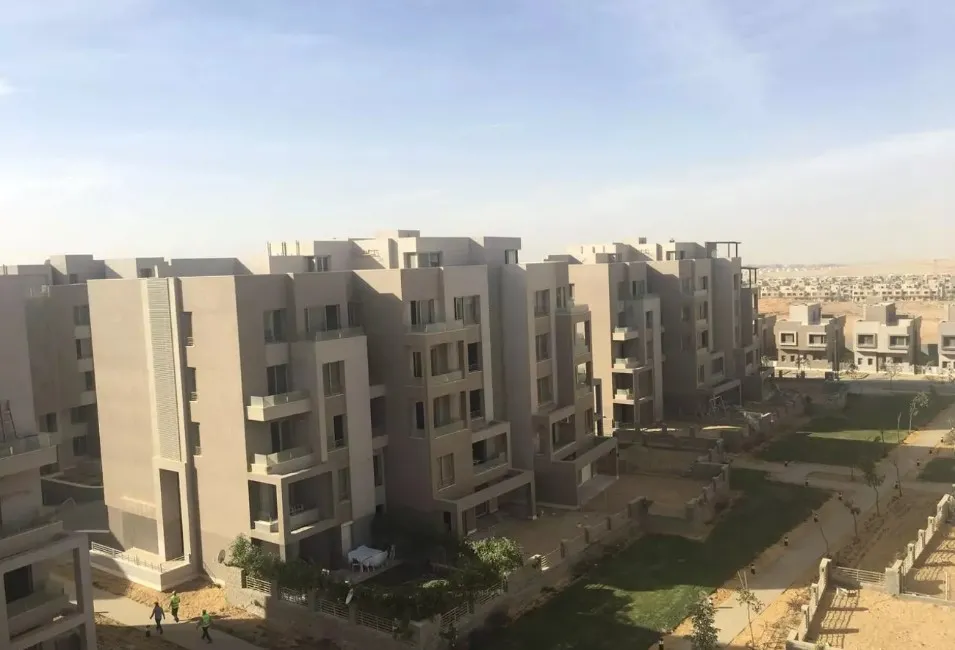 استثمر فى وحده مساحه 245 م في فيلدج جاردنز القطامية